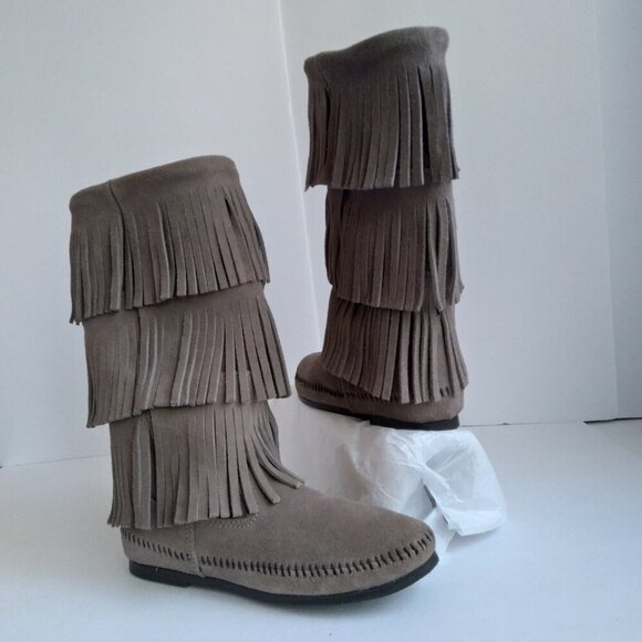 Minnetonka NWOB Grey Suede 3 Fringed Layers on Mid-Calf Pull-On Boots Sz 7 - Picture 11 of 11